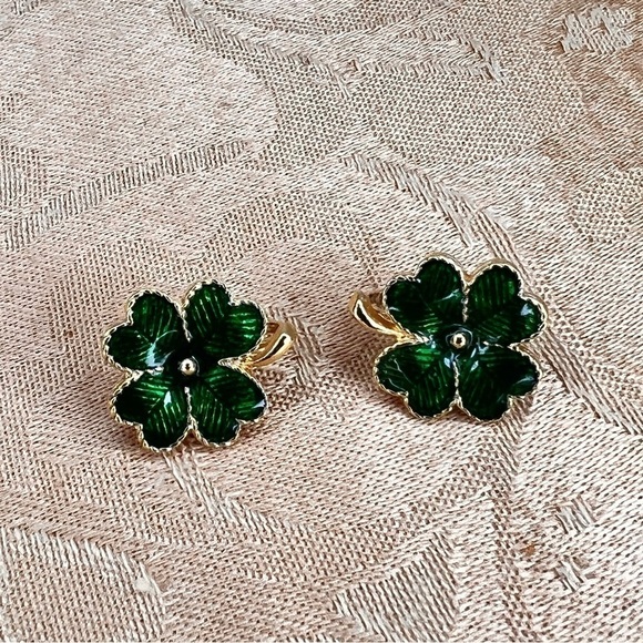 Vintage Avon Earrings Lucky Clover Green Gold Clip On Style - Picture 9 of 9